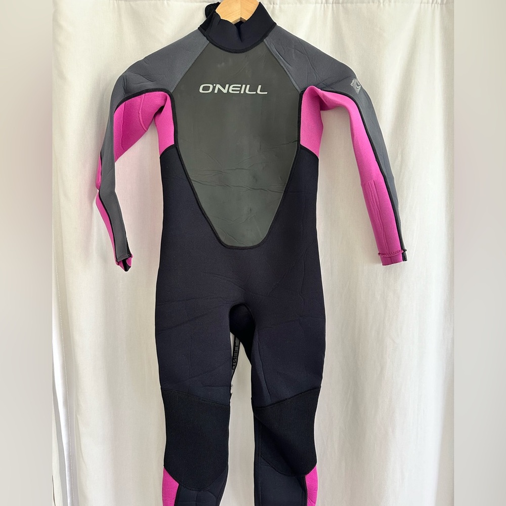 NEW! Girls full length 3/2 wetsuit, size 10